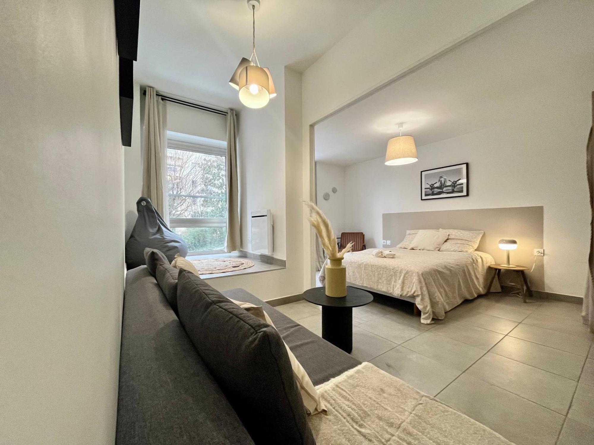 Suite Danbury Лион Екстериор снимка