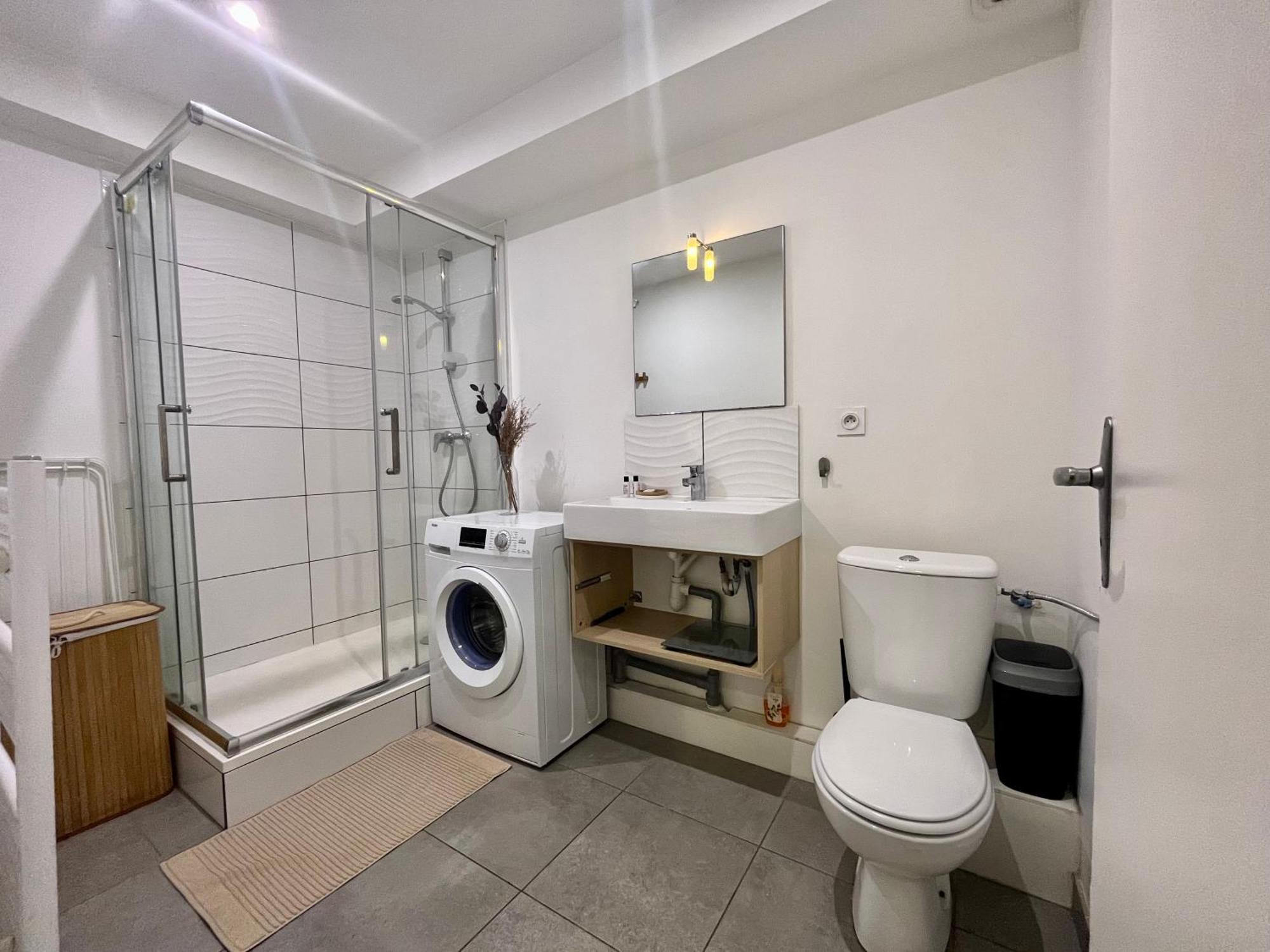 Suite Danbury Лион Екстериор снимка